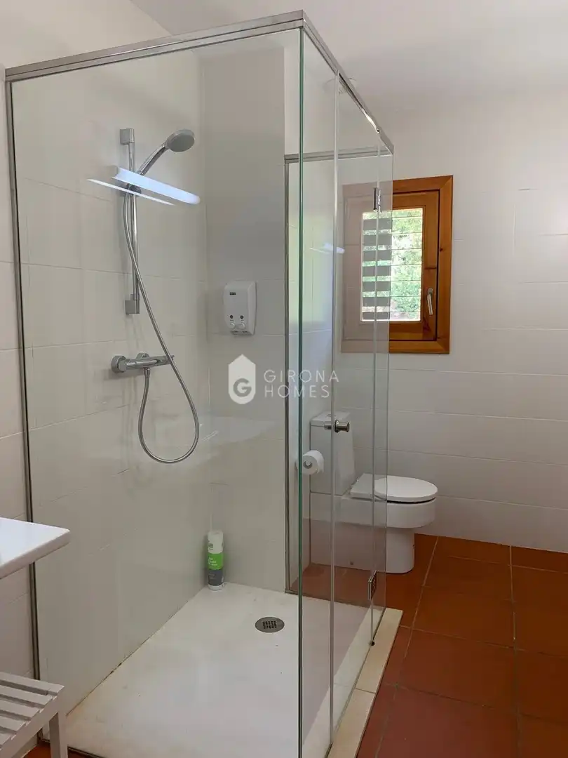 Bathroom of Country homes for rent in Girona  with Air Conditioner, Heating and Private garden