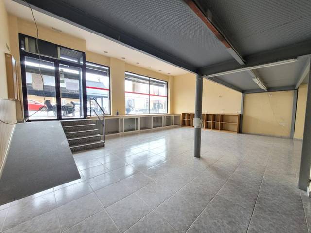 Local comercial en Venta en Avenida de los Cipreses en Garrido Norte