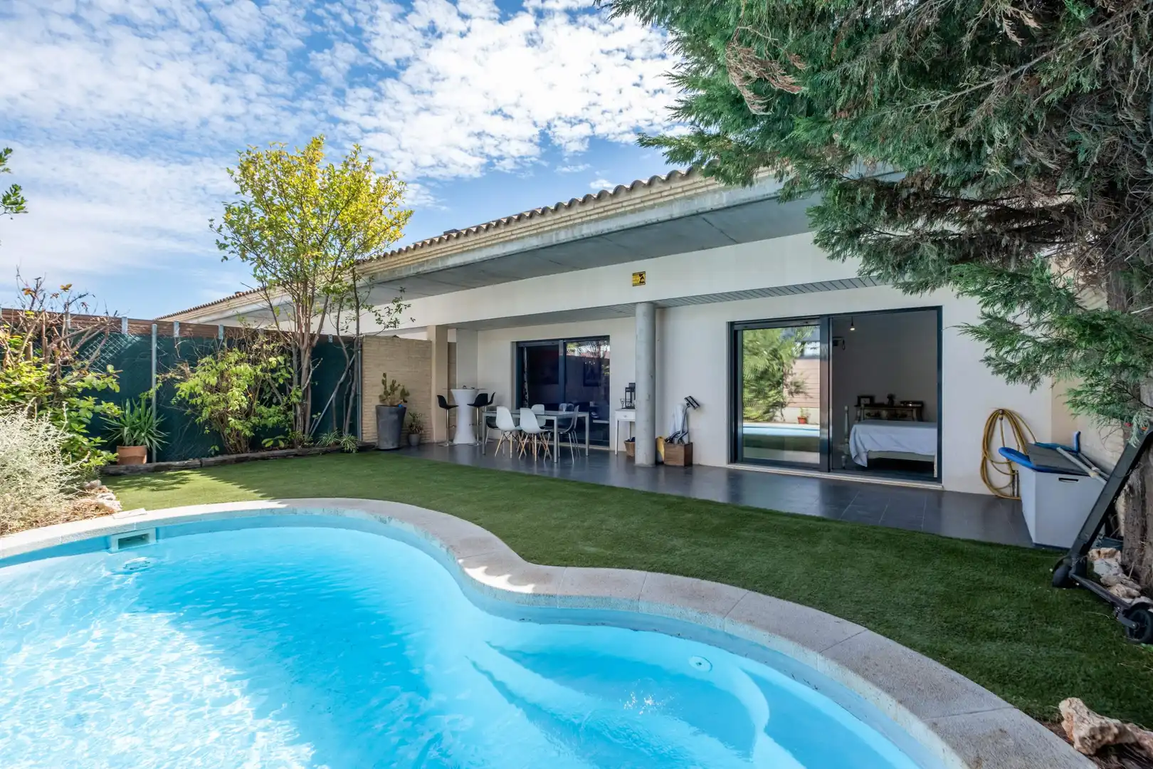 Casa a schiera con piscina in vendita a Calle BIEL 55
