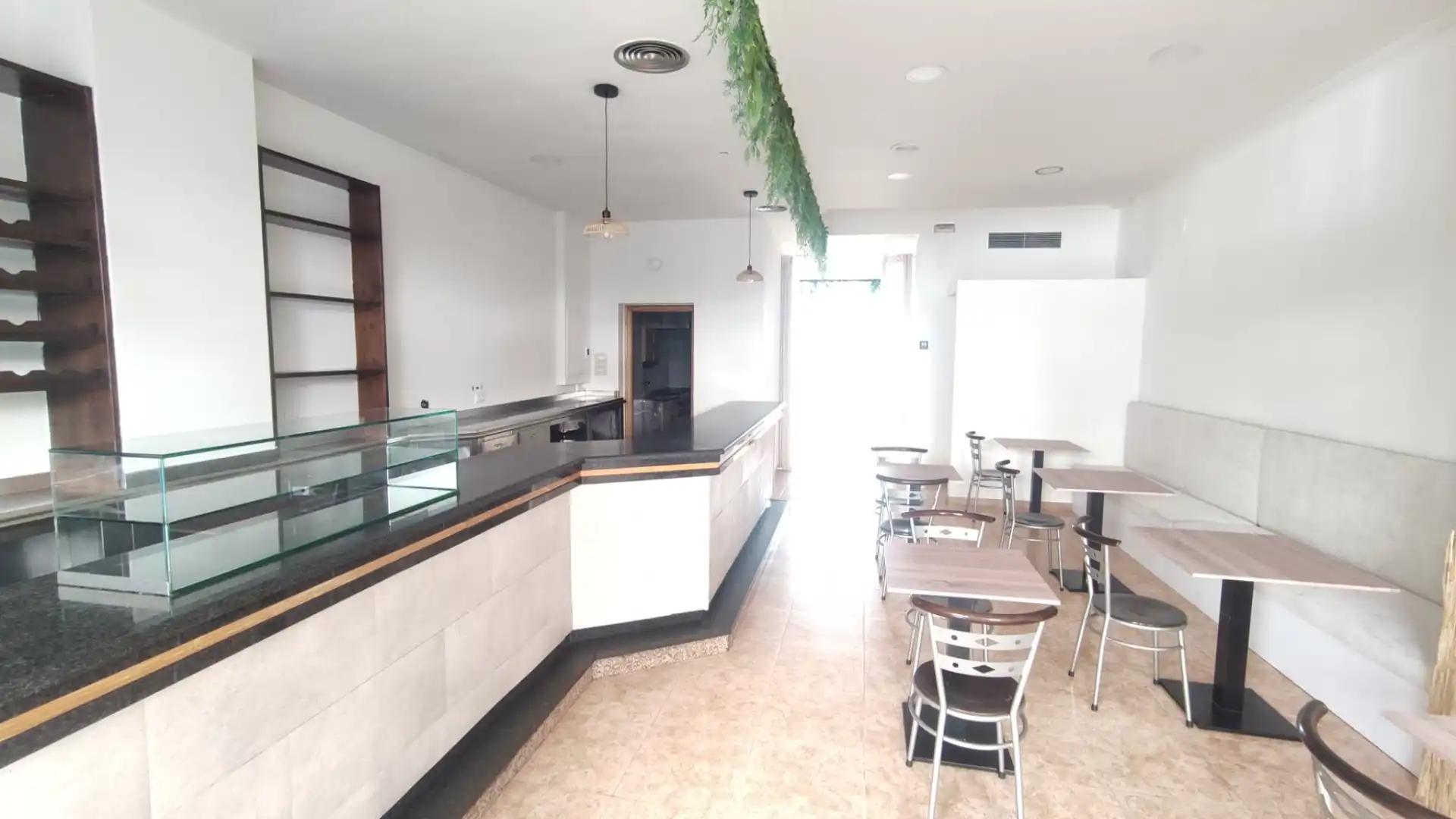 Local de alquiler en Ourense Capital  con Calefacción, Terraza y Amueblado