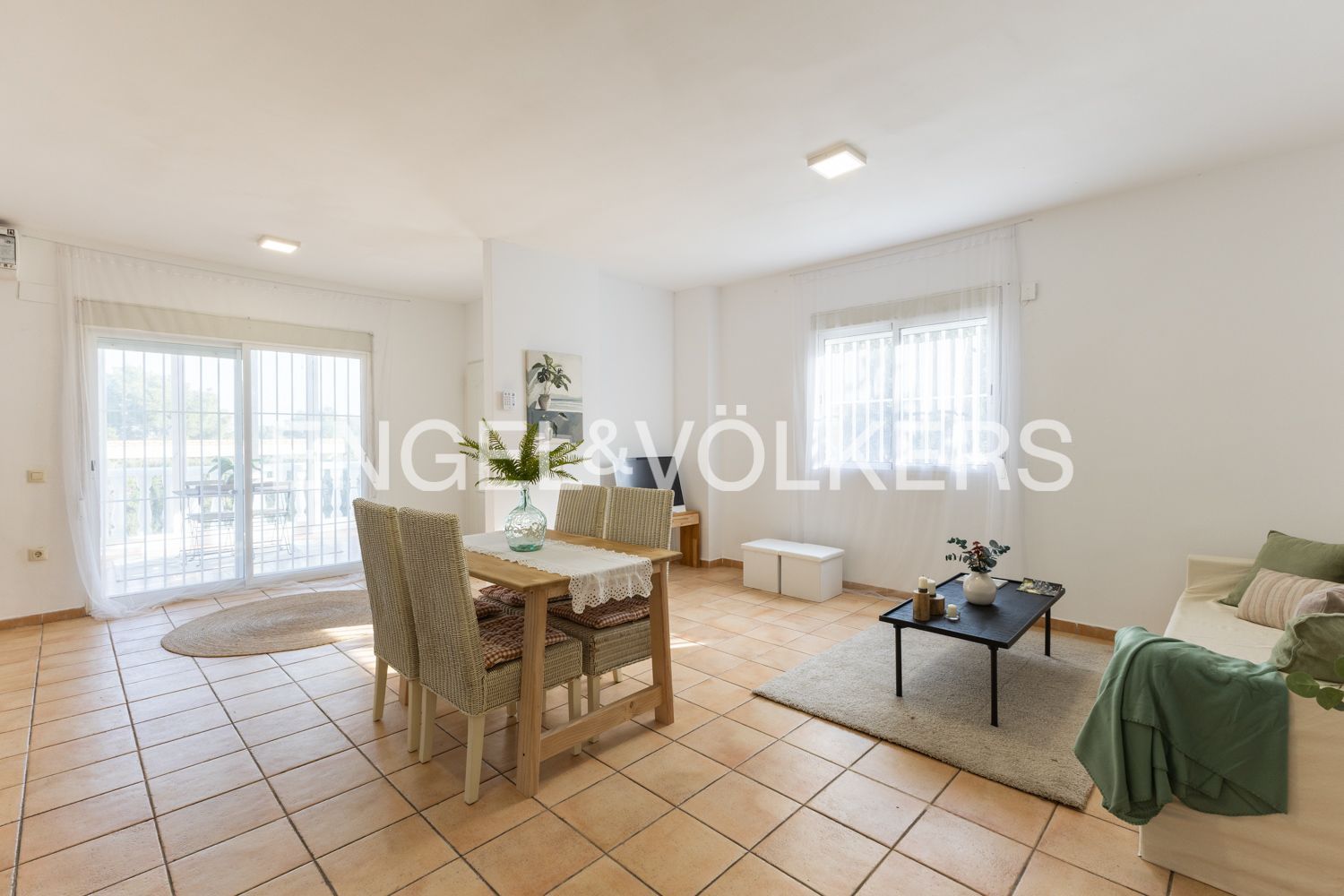 Vista exterior de Casa o xalet en venda en Bétera amb Aire condicionat, Calefacció i Jardí privat