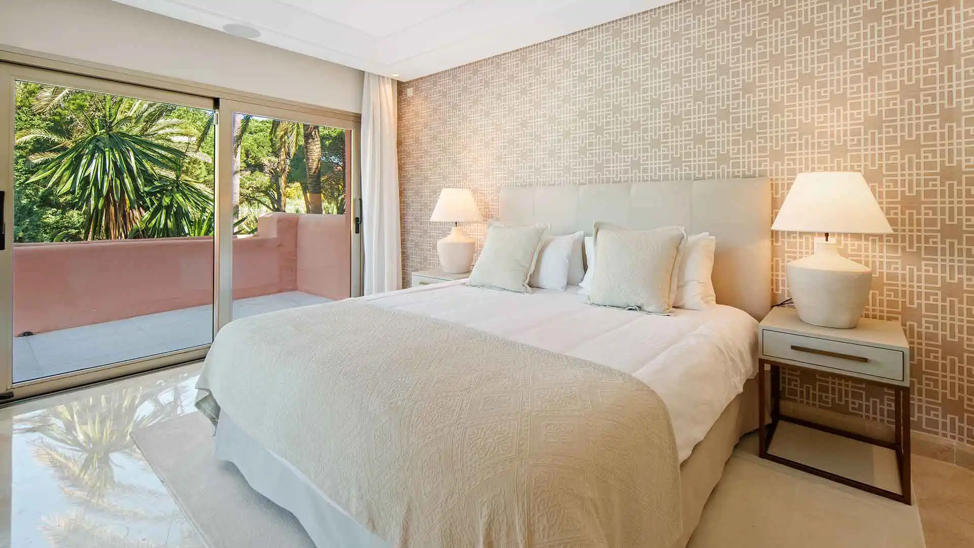 Habitación de Ático en venta en Marbella con Aire acondicionado, Terraza y Trastero