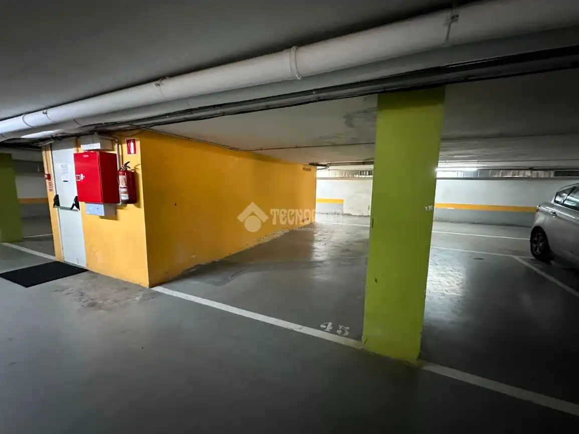 Parkplatz von Garage zum Verkauf in Santander