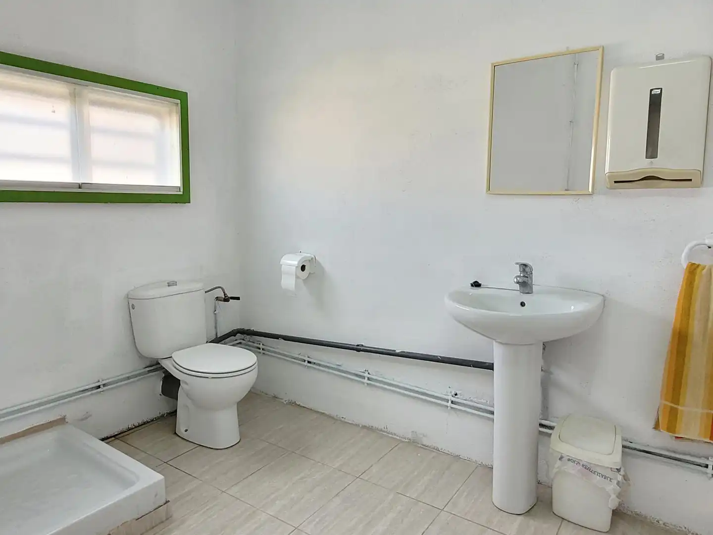 Baño de Nave industrial de alquiler en Bell-lloc d'Urgell
