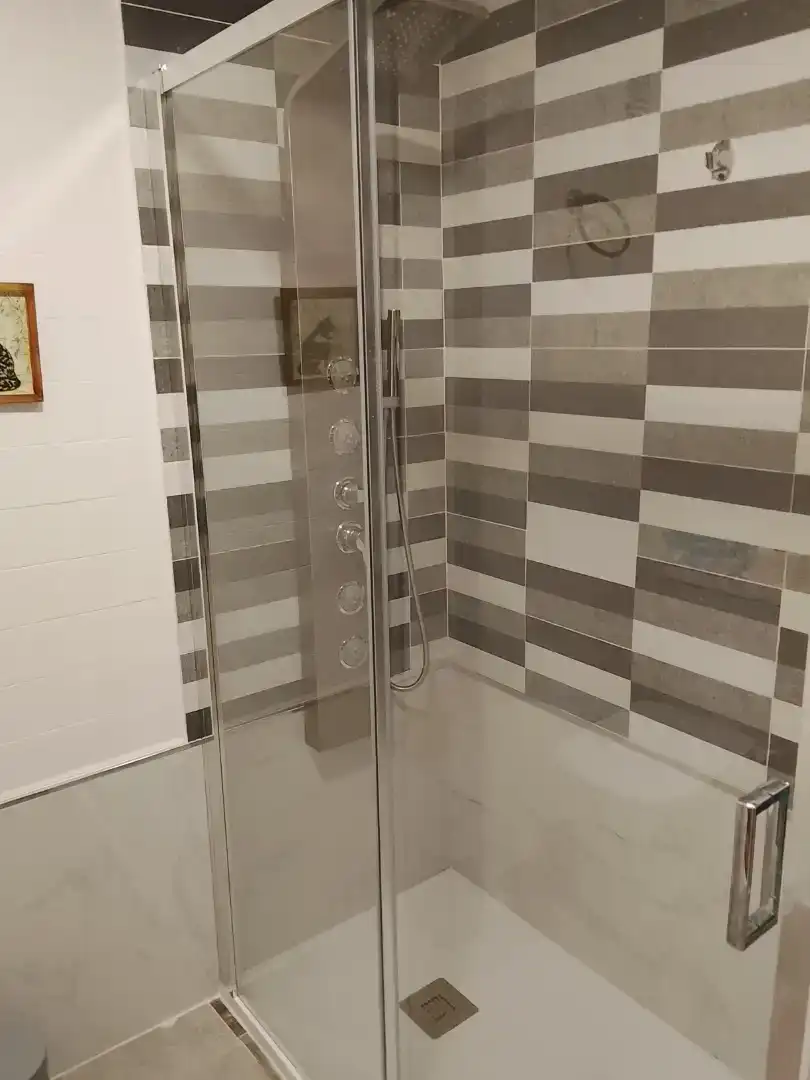 Bathroom of Flat for share in Onil  with Air Conditioner, Private garden and Storage room