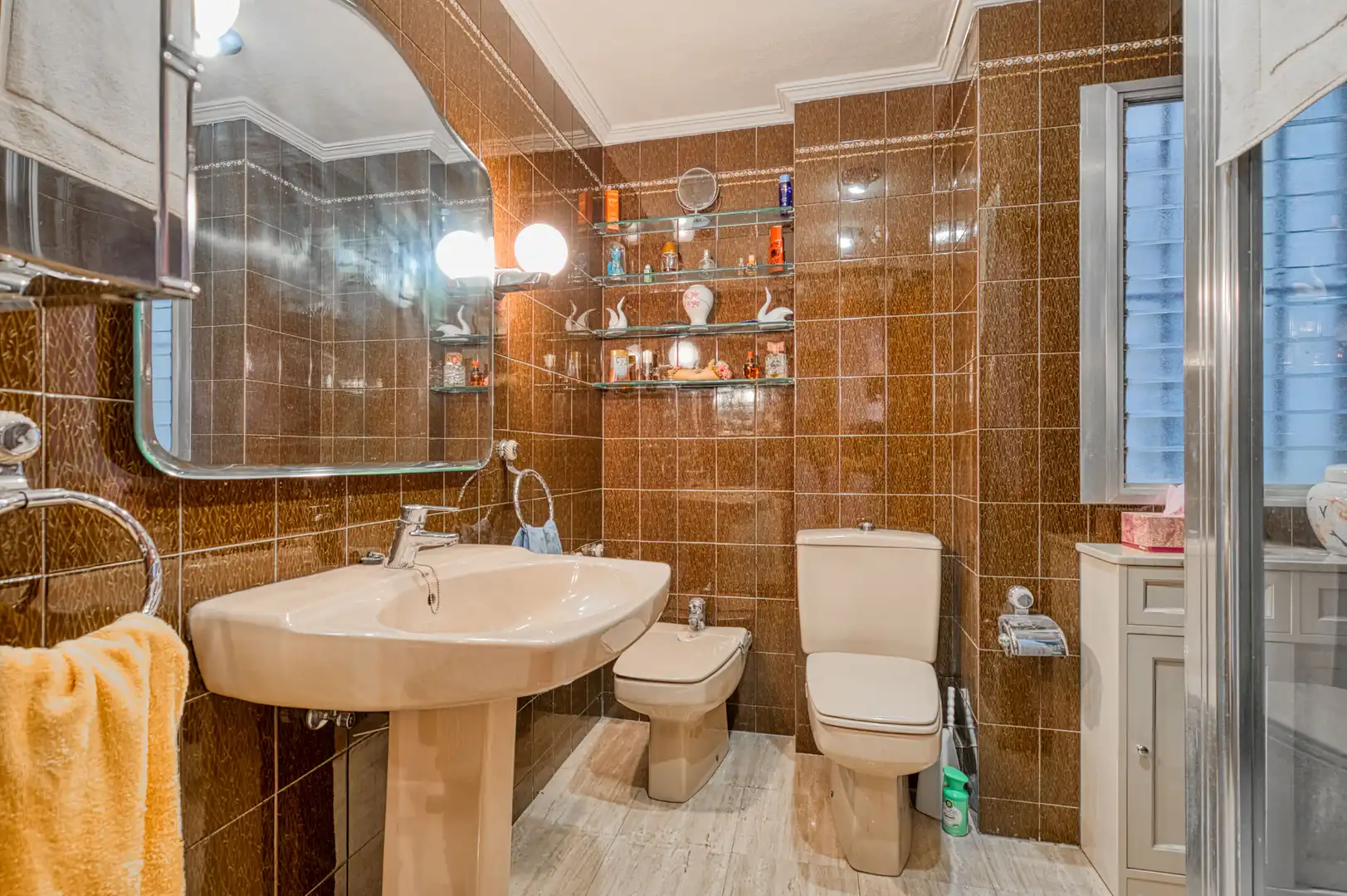 Bathroom of Flat for sale in Madrid  with Heating and Storage room