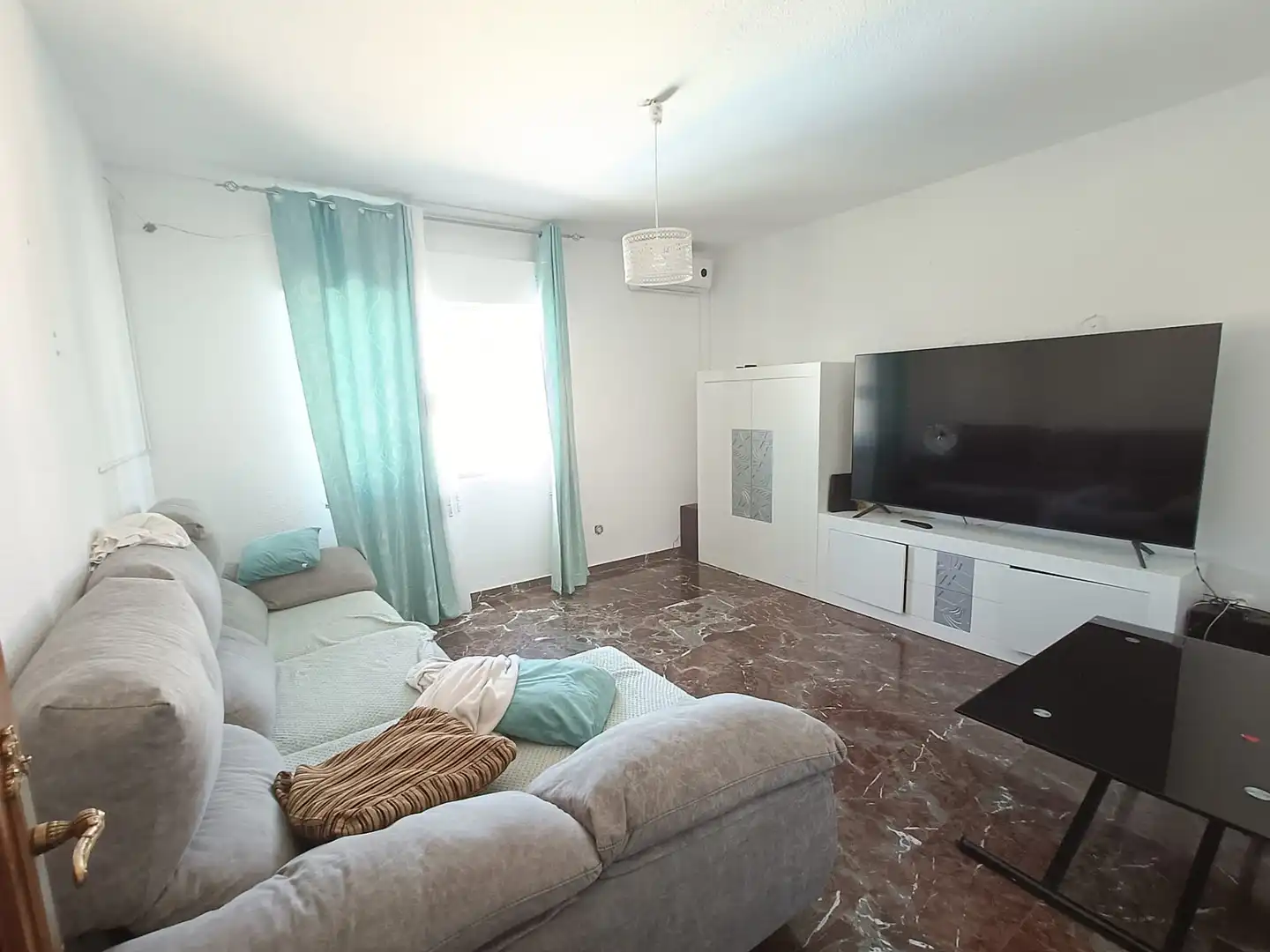 Sala de estar de Casa o chalet en venta en Fuente Vaqueros con Aire acondicionado, Jardín privado y Piscina