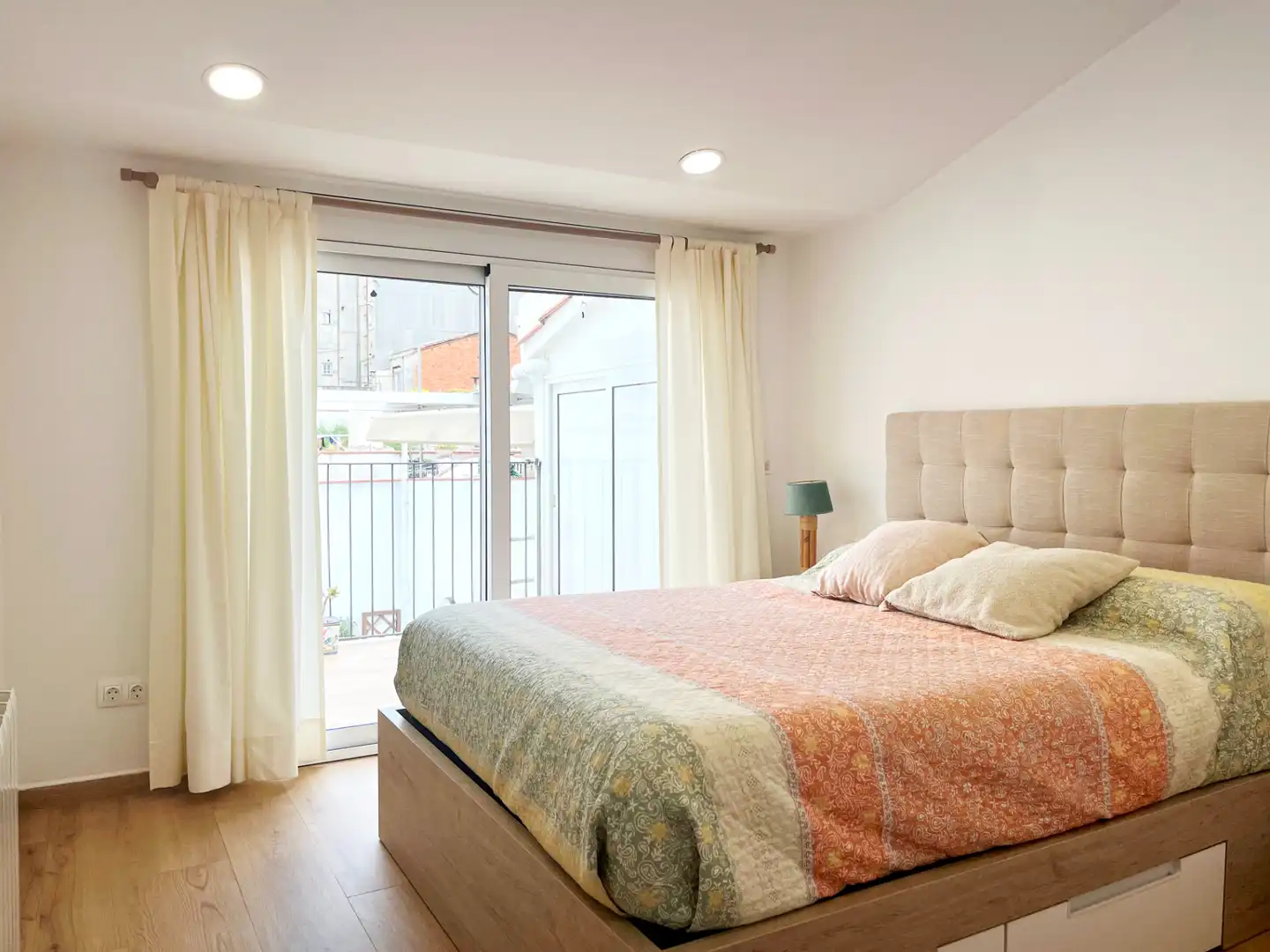 Schlafzimmer von Haus oder Chalet zum Verkauf in Sabadell mit Klimaanlage, Heizung und Terrasse