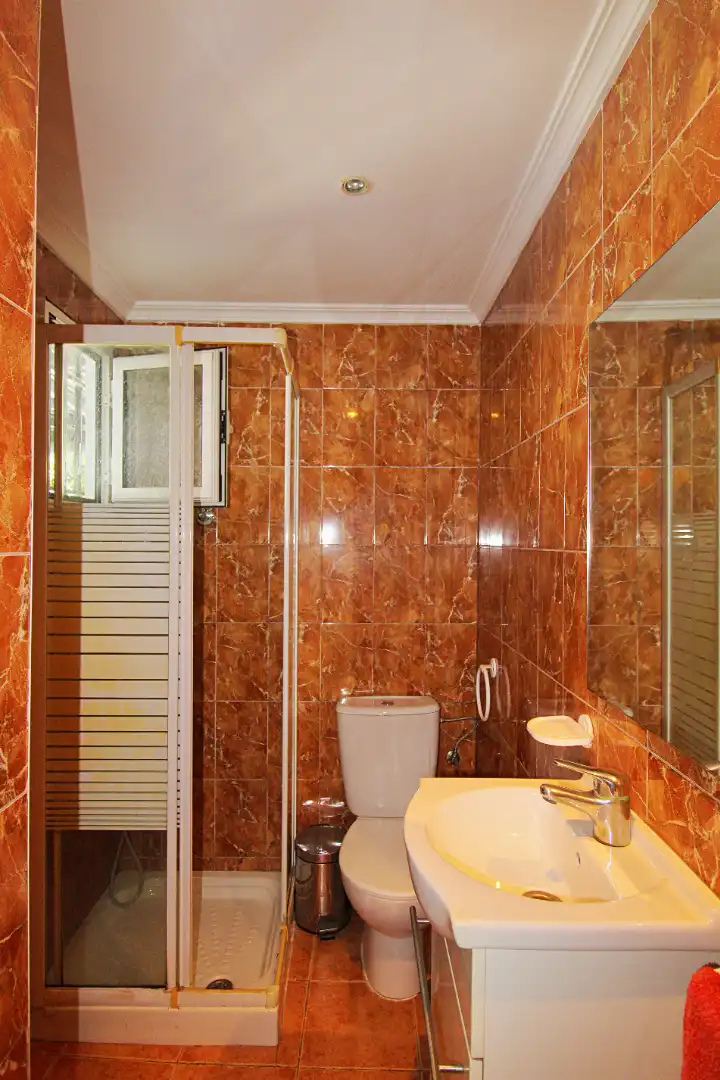 Badezimmer von Erdgeschoss zum Verkauf in Alhaurín de la Torre mit Klimaanlage, Abstellraum und Möbliert
