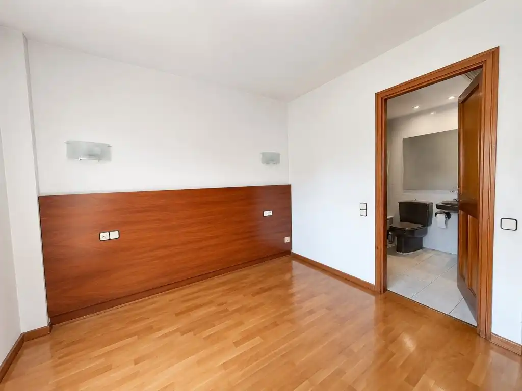 Piso en venta en Girona con Balcón