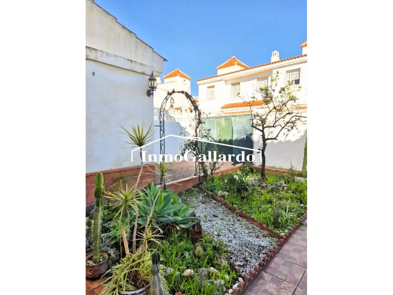 Jardí de Casa adosada en venda en Vélez-Málaga amb Jardí privat i Piscina comunitària