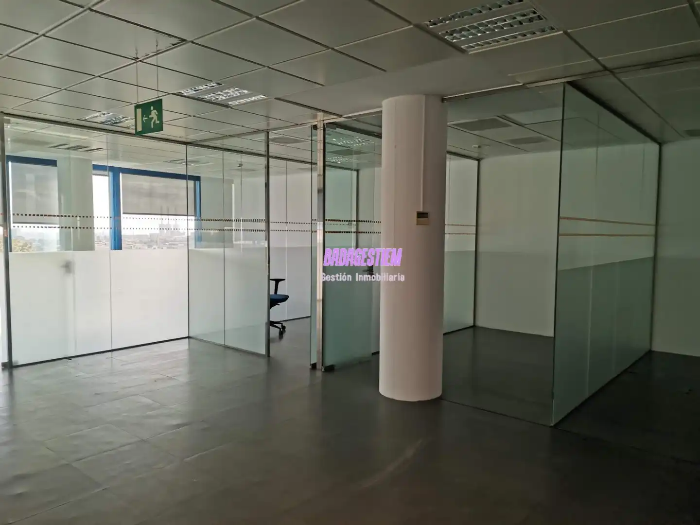 Oficina de alquiler en Badalona