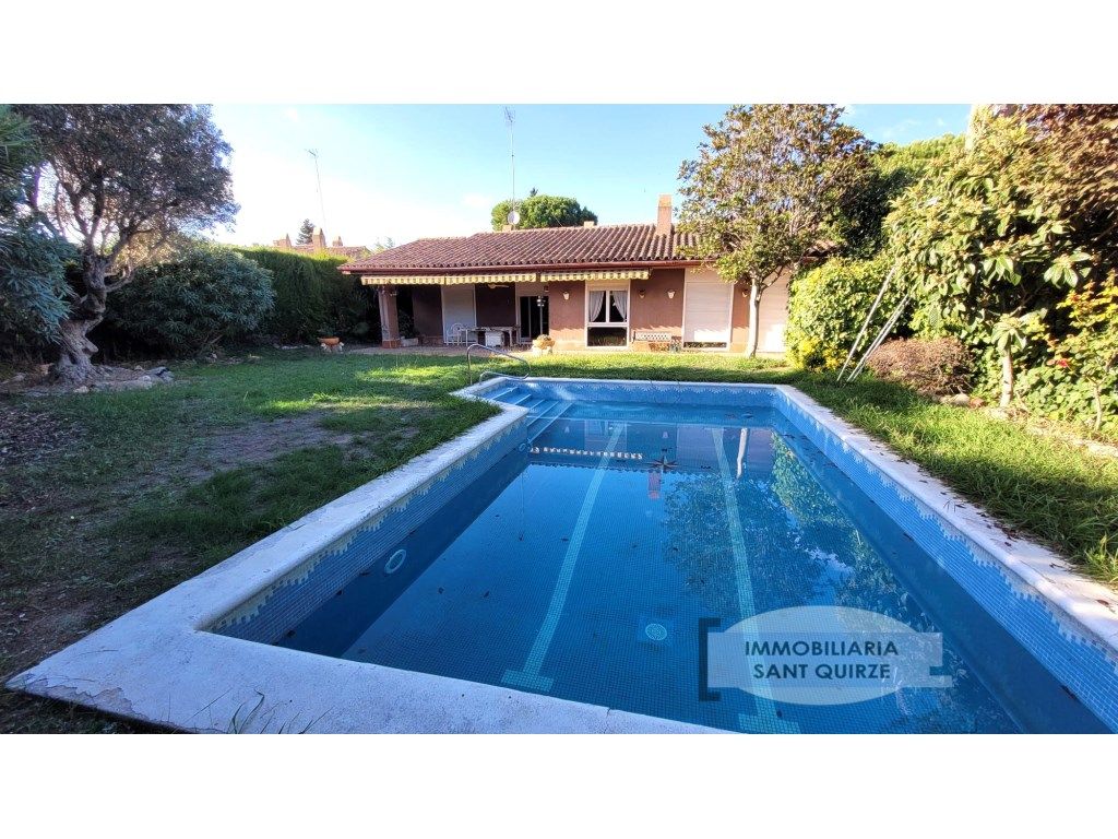 Piscina de Casa o xalet en venda en Sant Quirze del Vallès