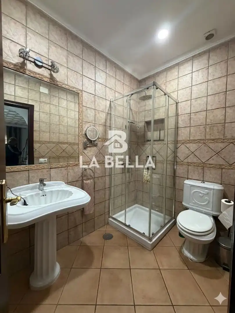 Bany de Casa o xalet en venda en Umbrete amb Aire condicionat, Traster i Moblat