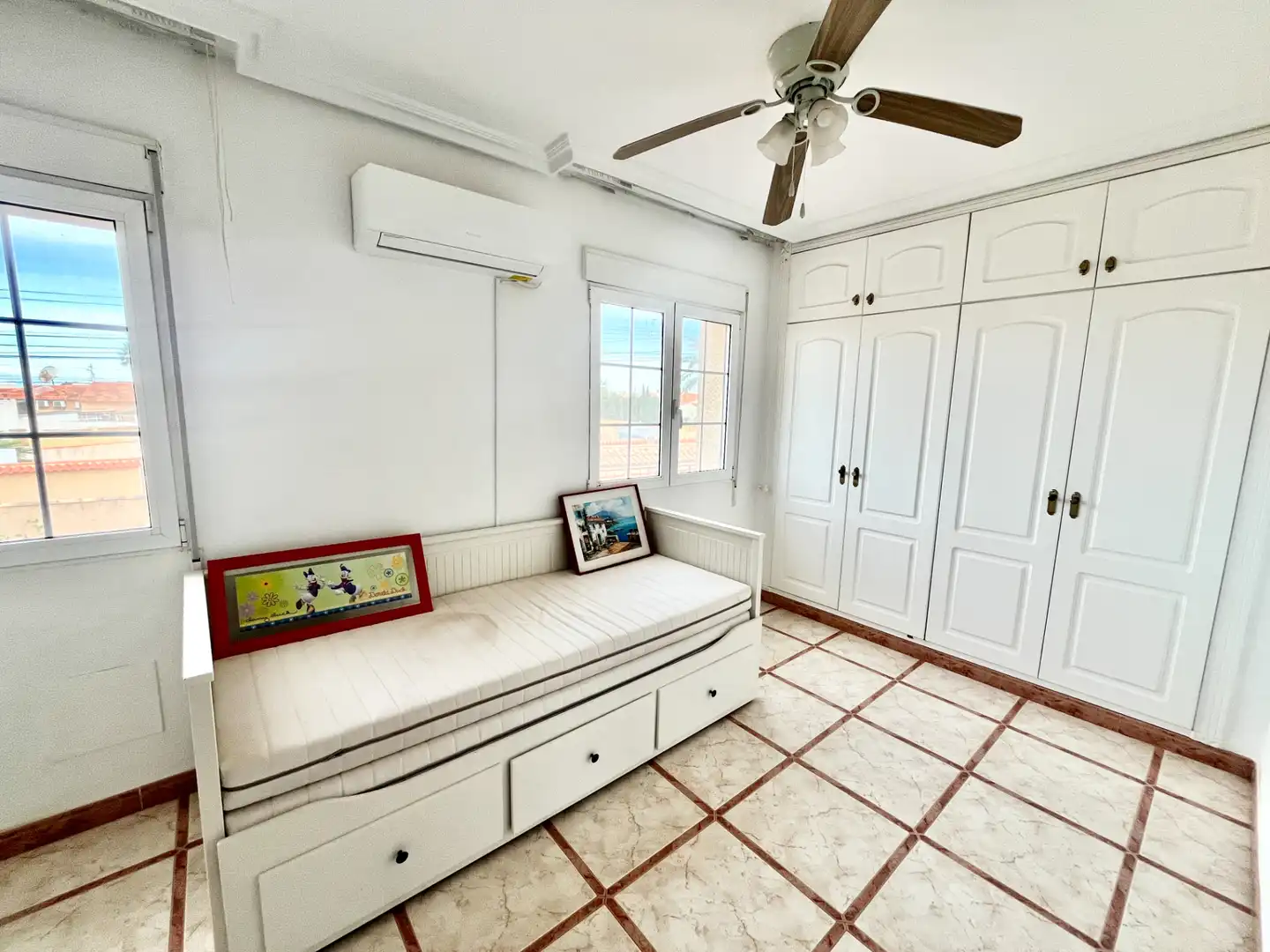 Habitación de Casa o chalet en venta en Torrevieja con Aire acondicionado, Calefacción y Jardín privado