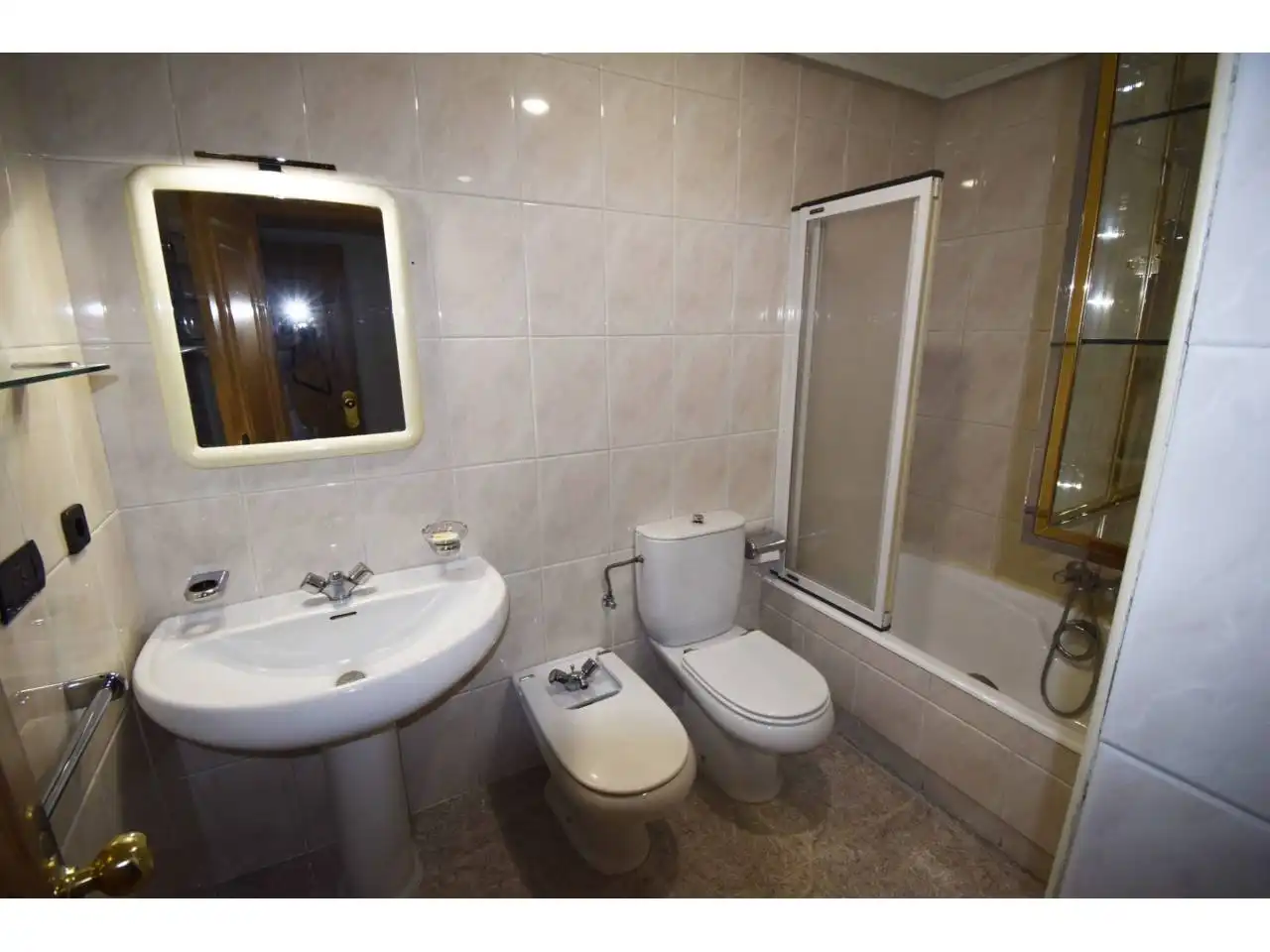 Baño de Piso en venta en León Capital  con Calefacción, Parquet y Terraza