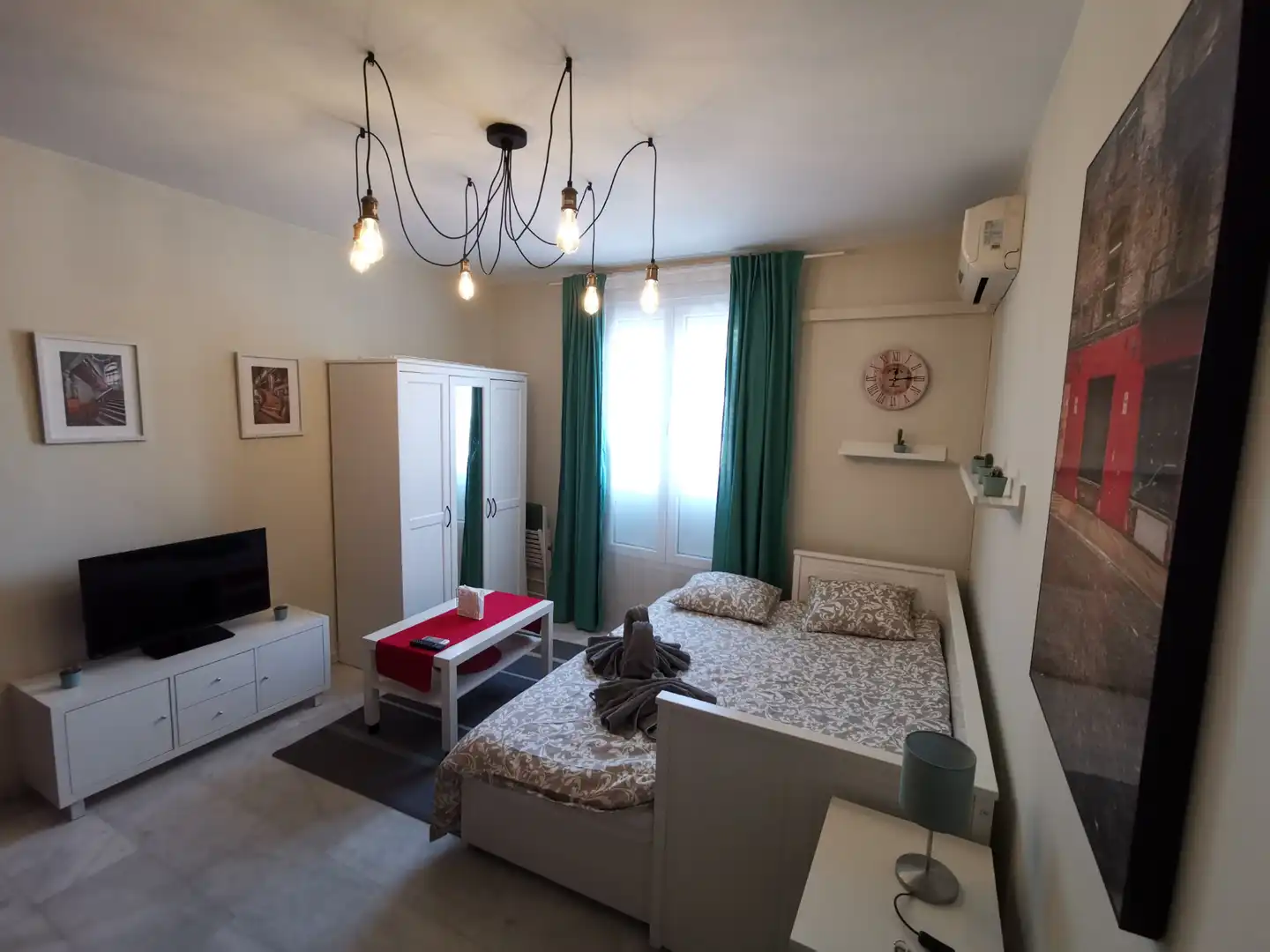 Habitación de Estudio de alquiler en Málaga con Aire acondicionado, Calefacción y Amueblado