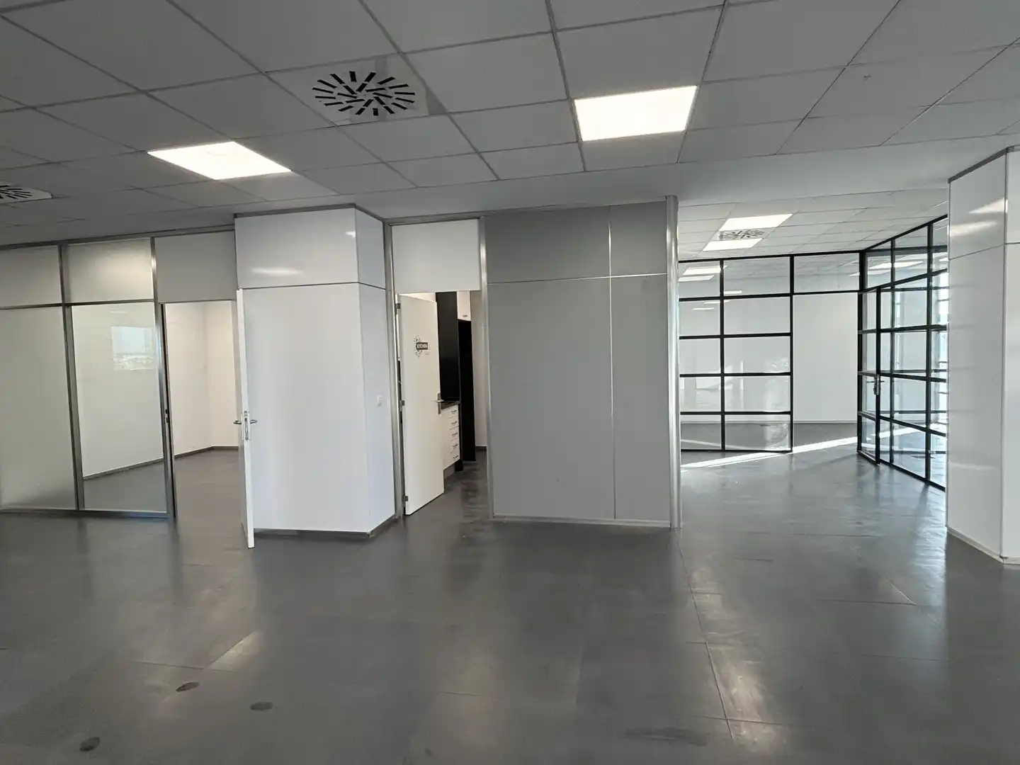 Oficina de alquiler en Los Remedios