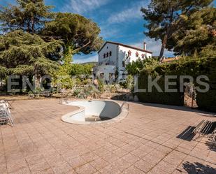 Vista exterior de Finca rústica en venda en Premià de Dalt amb Terrassa, Piscina i Balcó