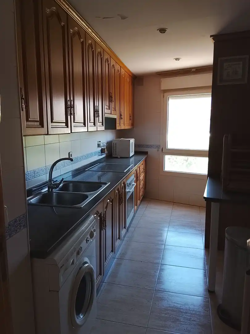 Küche von Wohnung zum Verkauf in Madrigal de la Vera mit Klimaanlage, Heizung und Möbliert