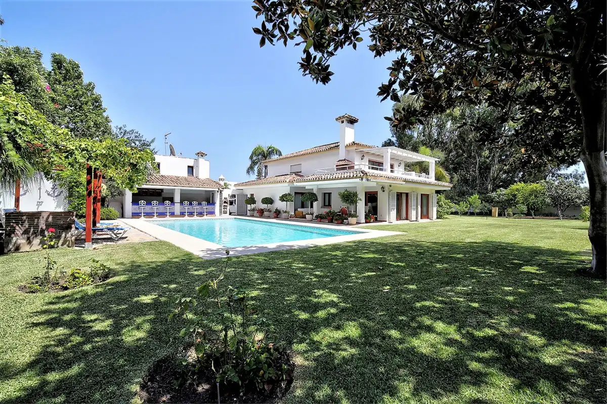 Chalet con piscina en venta en Benamara - Atalaya