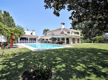 Chalet con piscina en venta en Benamara - Atalaya
