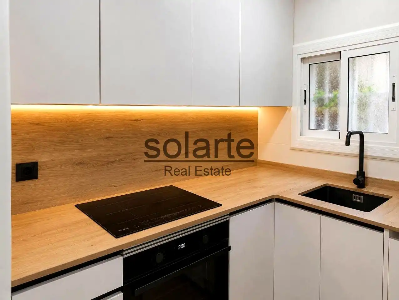 Cocina de Planta baja en venta en Barcelona con Aire acondicionado