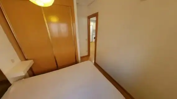 Dormitori de Pis de lloguer en  Madrid Capital amb Aire condicionat, Calefacció i Jardí privat