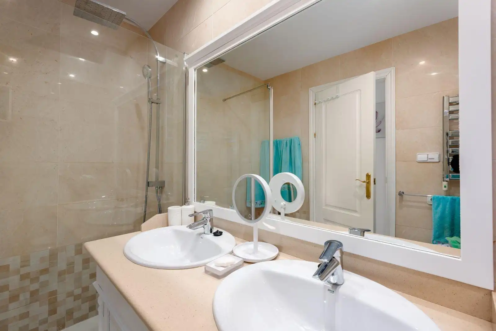 Baño de Planta baja en venta en Benahavís con Aire acondicionado, Terraza y Piscina