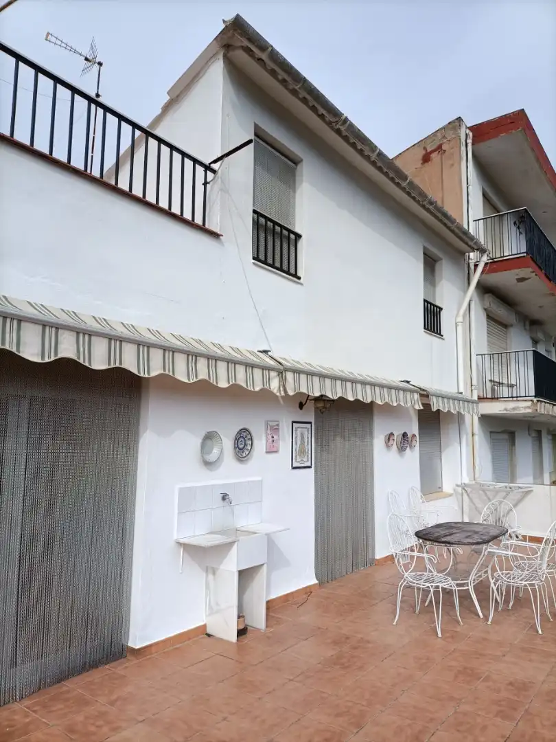 Vista exterior de Casa o xalet en venda en Algimia de Almonacid amb Jardí privat, Terrassa i Moblat