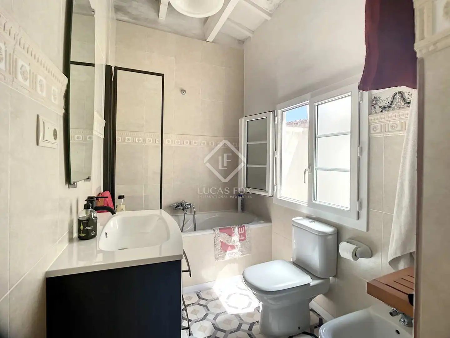 Bathroom of Houses for sale in Maó - Mahón  with Air Conditioner, Heating and Parquet flooring