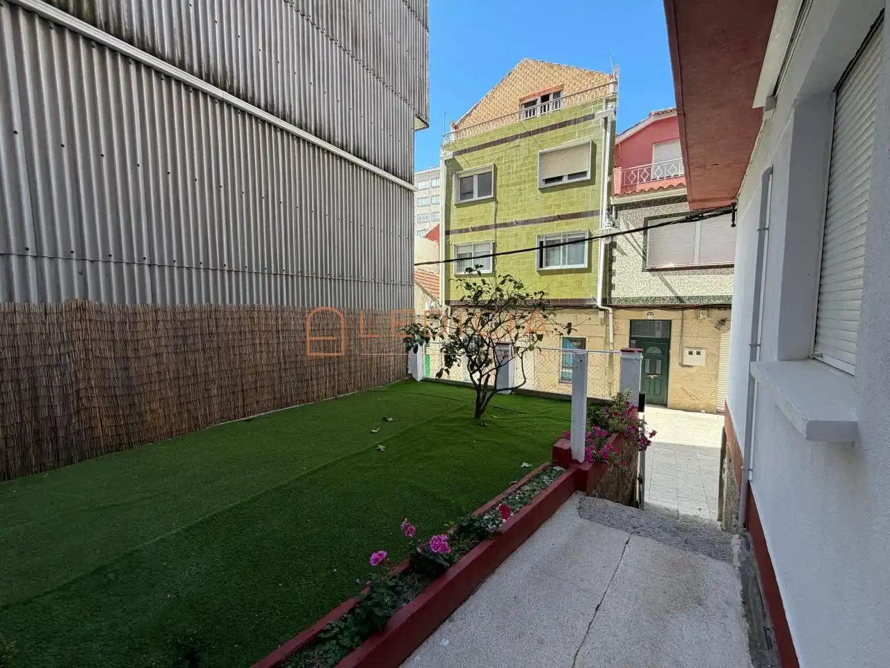 Vista exterior de Casa o chalet de alquiler en Cangas  con Calefacción, Jardín privado y Parquet
