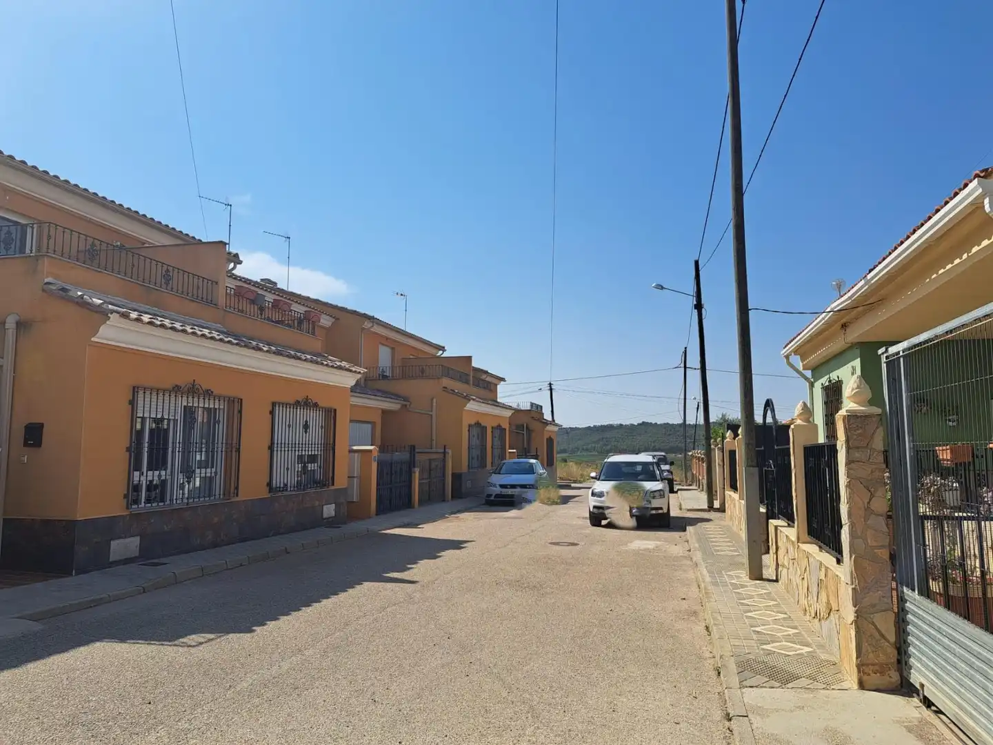 Vista exterior de Casa adosada en venta en Requena con Calefacción, Terraza y Trastero