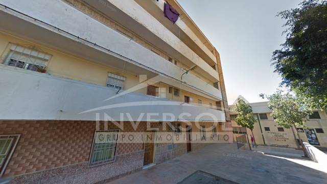 Piso en Venta en Calle Camporrubio en Los Ángeles - Cruz de Caravaca
