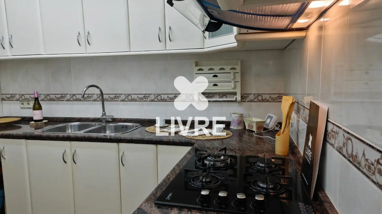 Cocina de Piso en venta en Sant Boi de Llobregat con Aire acondicionado, Parquet y Horno