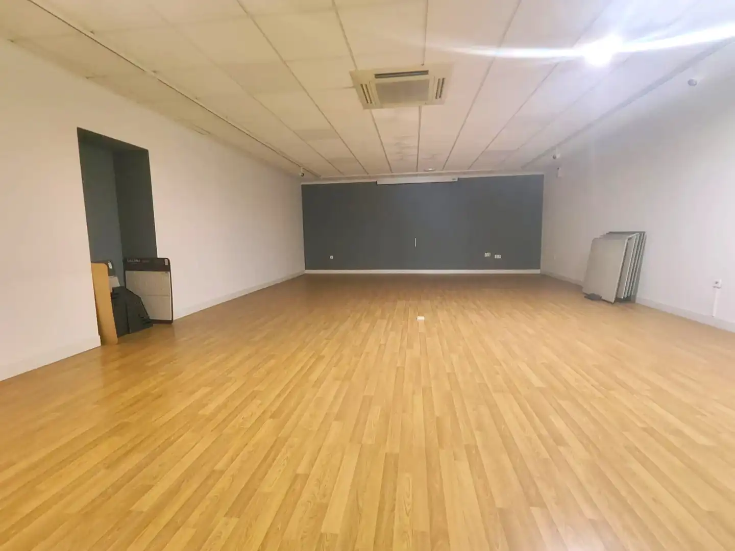 Local en venta en Marbella con Aire acondicionado, Parquet y Alarma