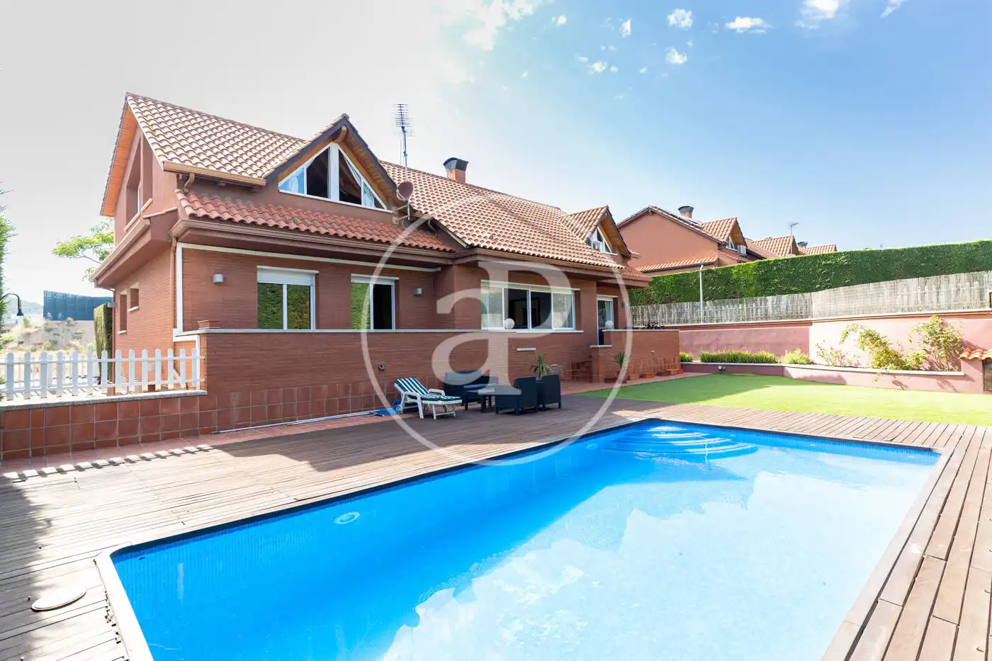 Swimming pool of Houses for sale in Sant Cugat del Vallès  with Air Conditioner, Heating and Private garden