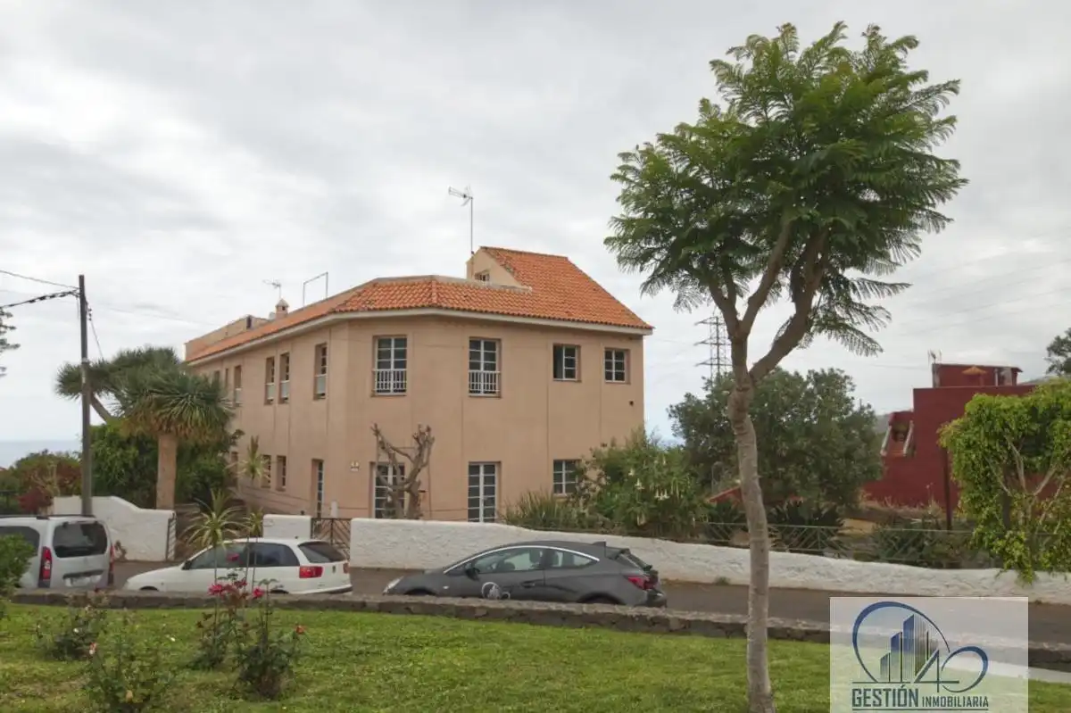 Vista exterior de Edificio en venta en La Orotava