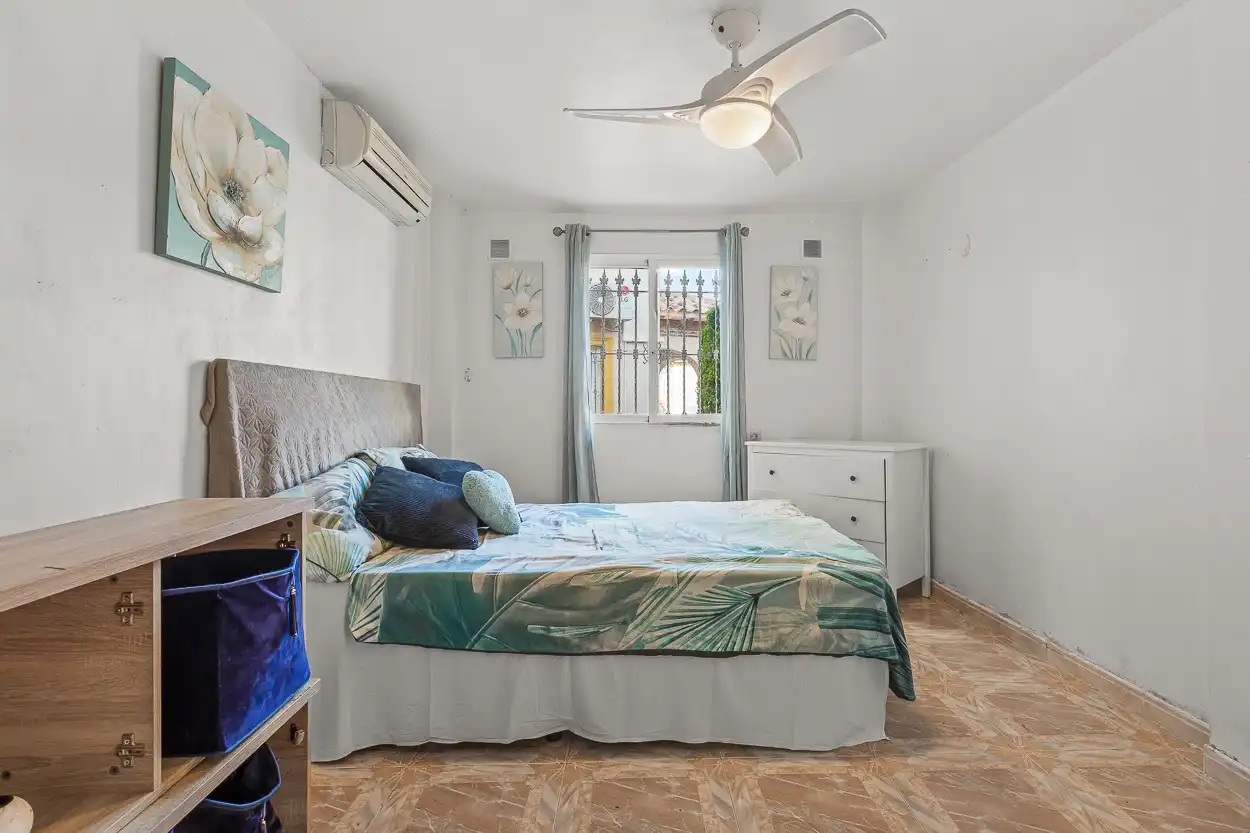 Dormitori de Casa o xalet en venda en Orihuela amb Piscina