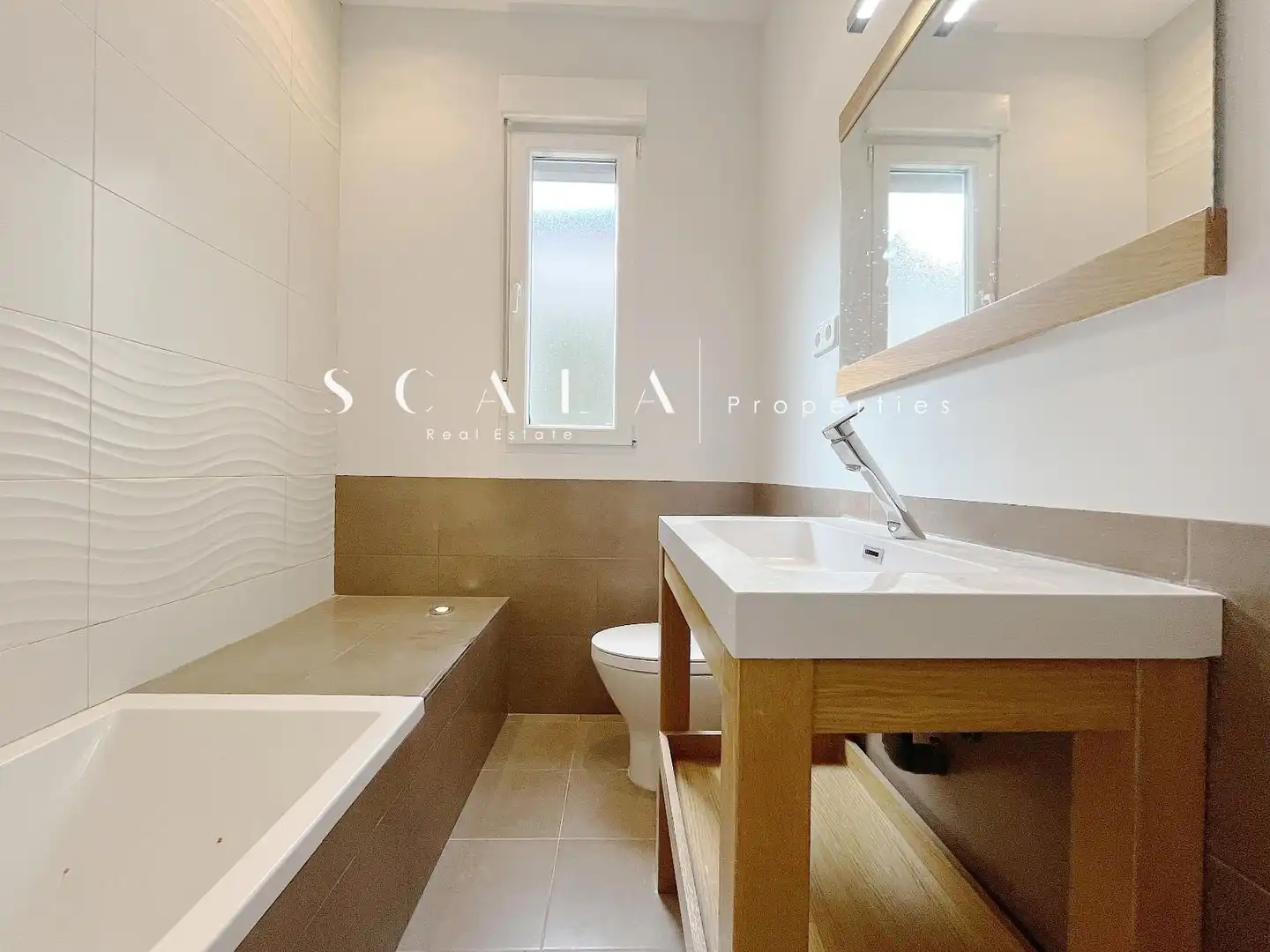 Bathroom of Attic for sale in Madrid  with Air Conditioner, Heating and Terrace