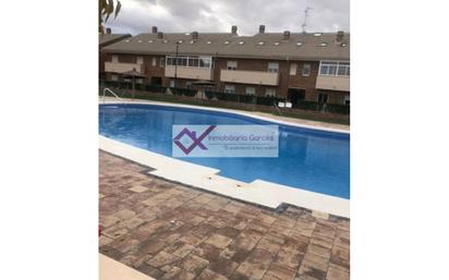 Piscina de Pis en venda en Arcas del Villar amb Piscina