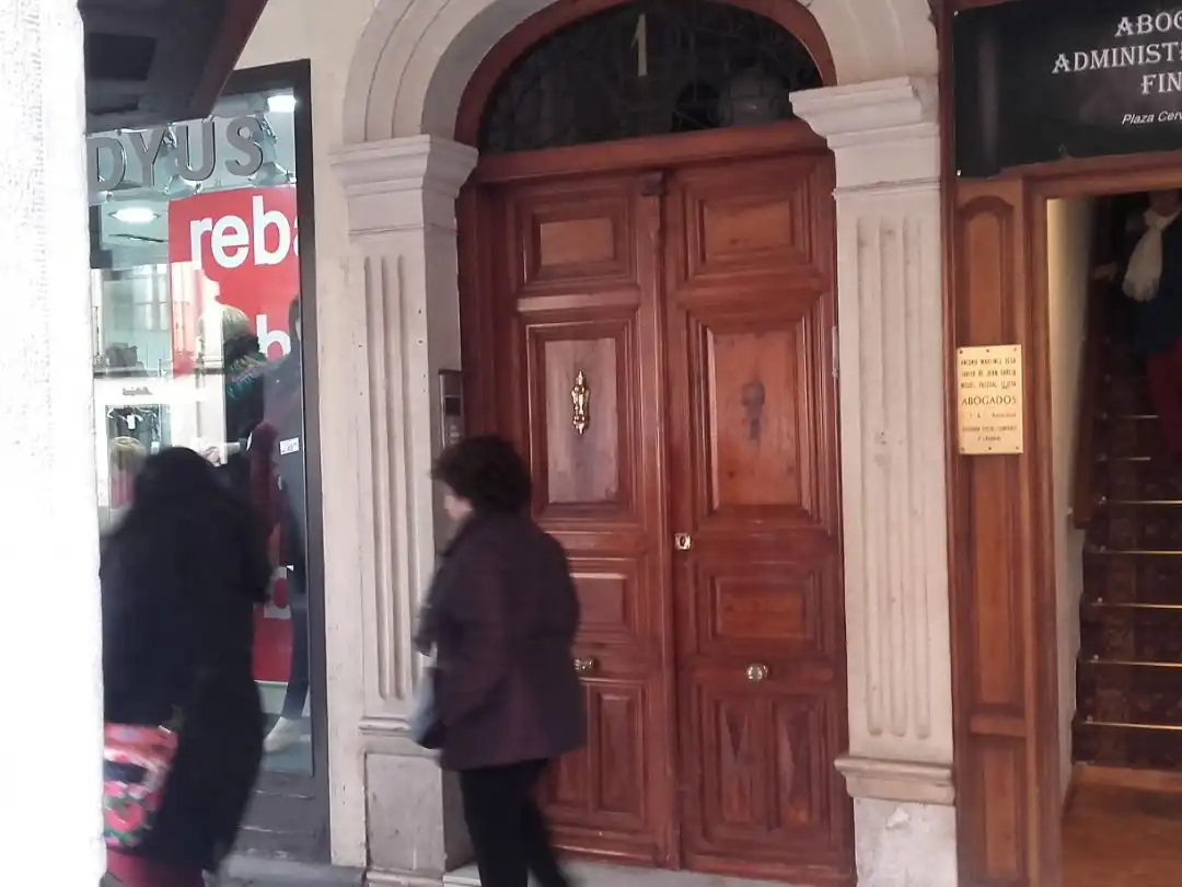Büro zur Miete in Alcalá de Henares mit Klimaanlage, Heizung und Möbliert