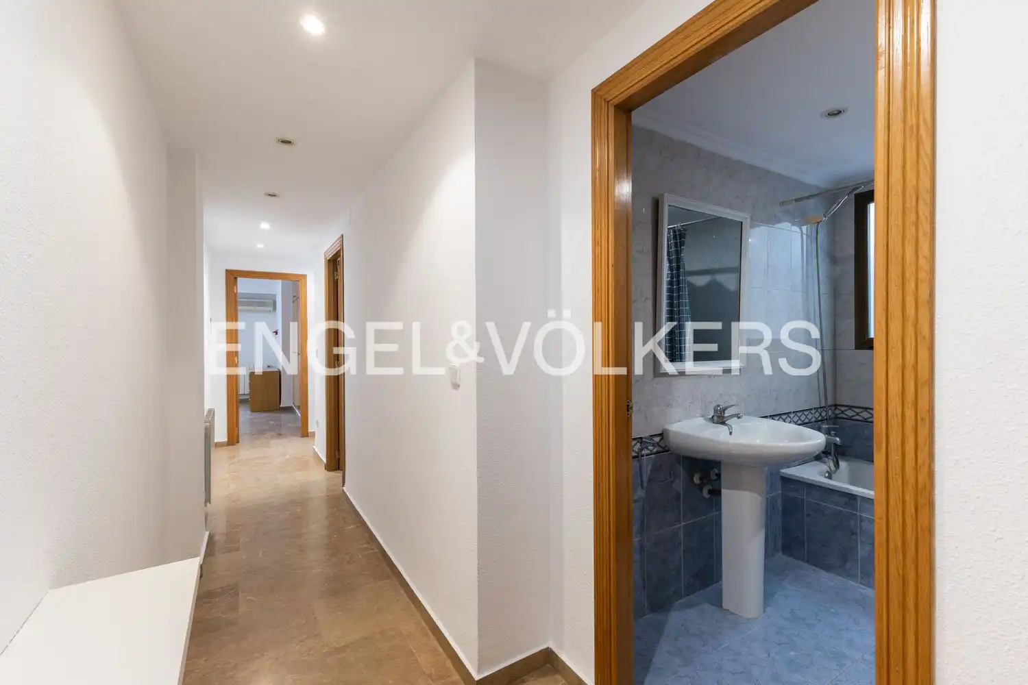 Wohnung zum Verkauf in Valencia mit Klimaanlage, Heizung und Terrasse