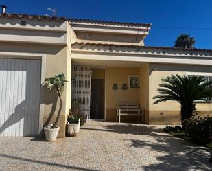 Vista exterior de Casa o xalet en venda en Vinaròs amb Aire condicionat, Terrassa i Piscina