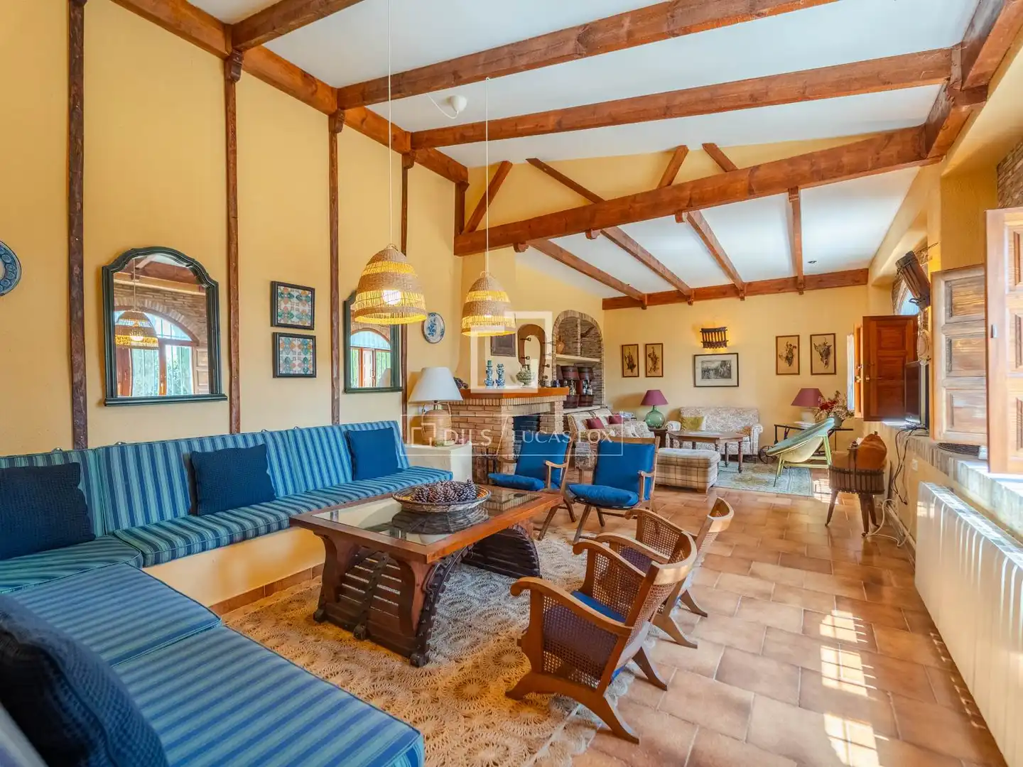 Sala d'estar de Finca rústica en venda en Requena amb Calefacció, Jardí privat i Terrassa