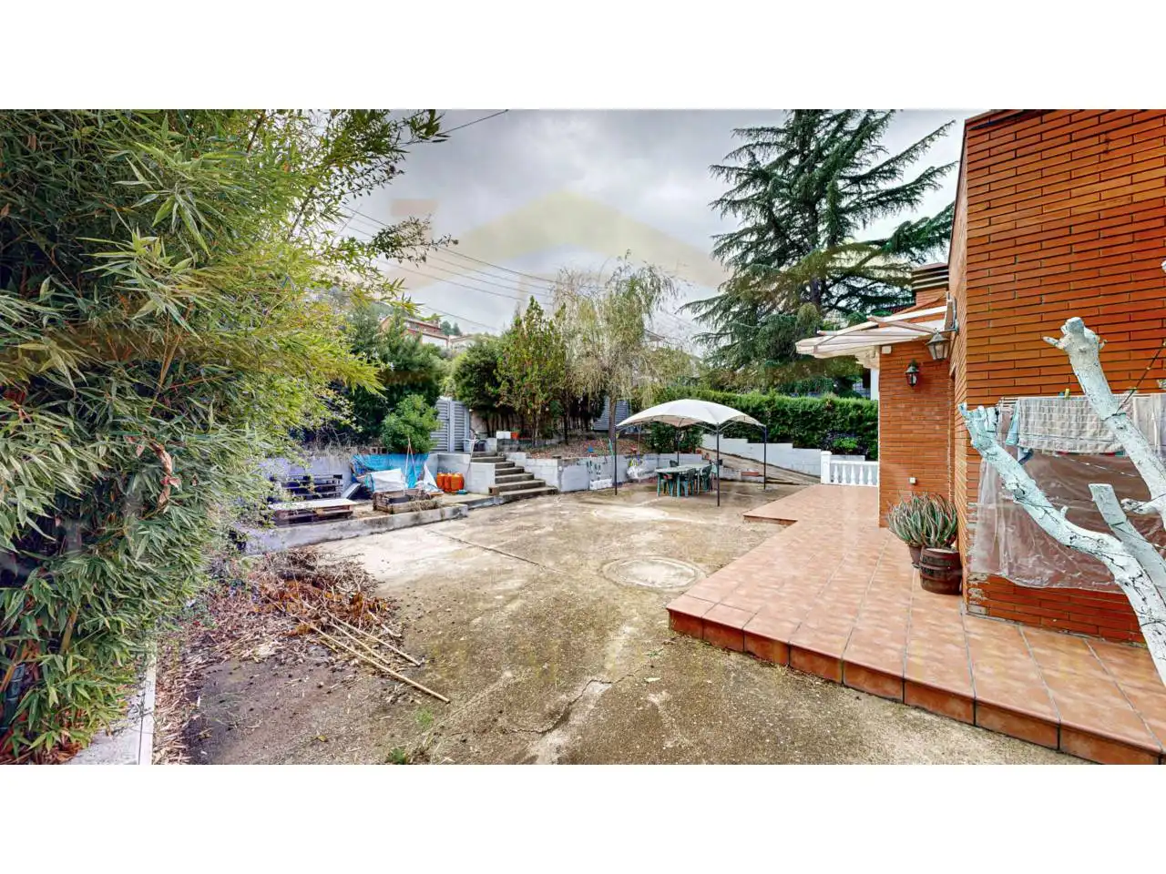 Vista exterior de Casa o xalet en venda en Corbera de Llobregat amb Aire condicionat, Calefacció i Jardí privat
