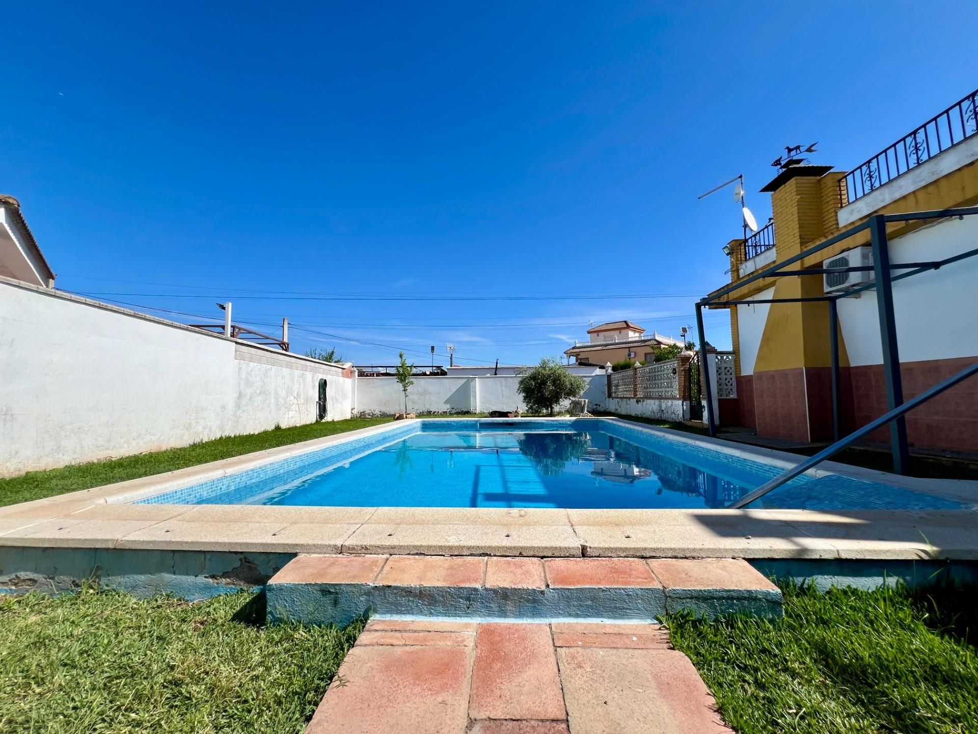 Swimming pool of House or chalet for sale in  Córdoba Capital  with Air Conditioner, Heating and Private garden