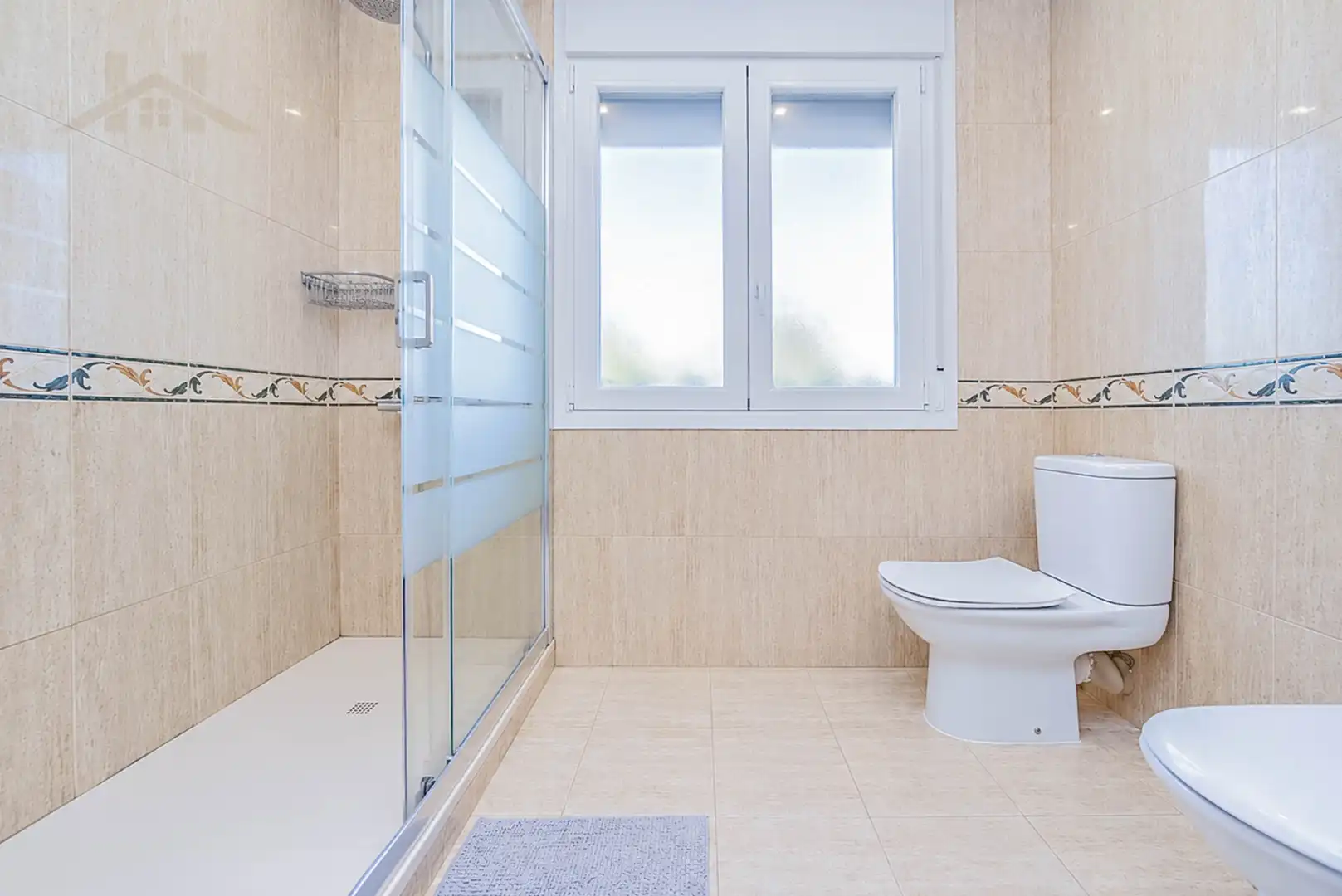 Bathroom of Houses for sale in Moraleja de Enmedio, Madrid