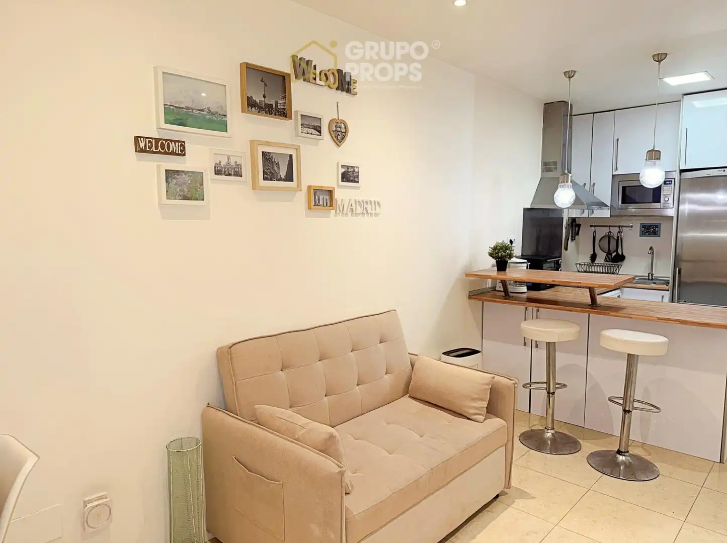 Sala de estar de Piso en venta en Madrid con Calefacción, Terraza y Amueblado