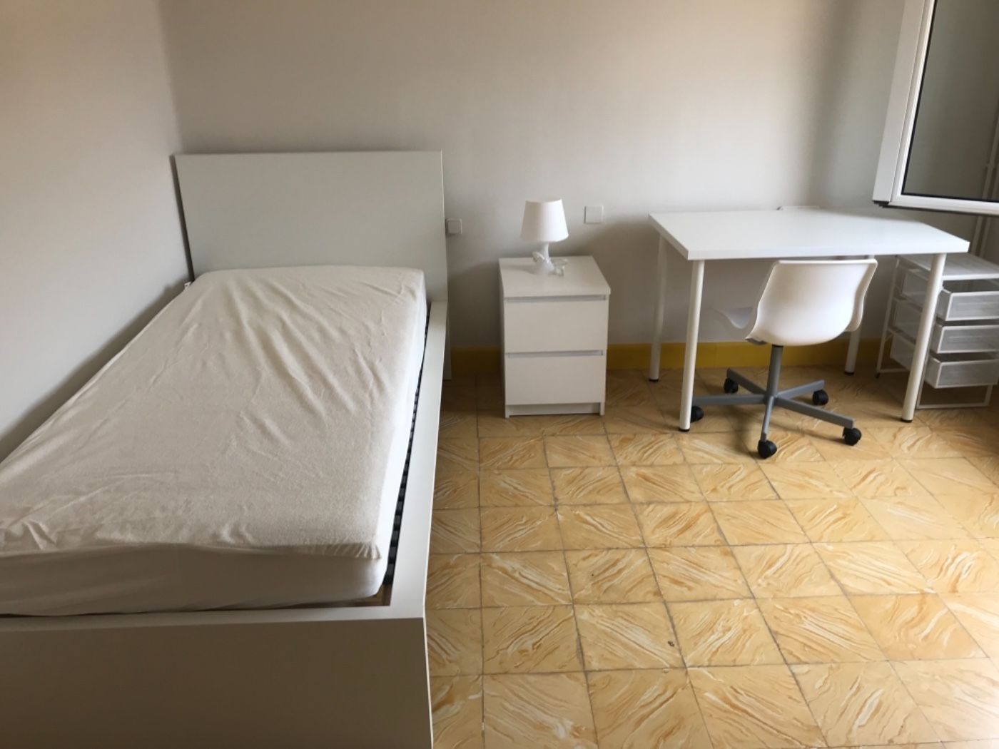 Dormitori de Pis de lloguer en Manresa amb Calefacció, Moblat i Forn
